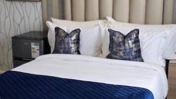 Luxury Apartment, 3 Bedrooms, Mobility Accessible, Private Pool | In-room safe, blackout drapes, iron/ironing board, free WiFi