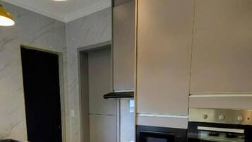 Luxury Apartment, 3 Bedrooms, Mobility Accessible, Private Pool | Private kitchen | Cookware/dishes/utensils