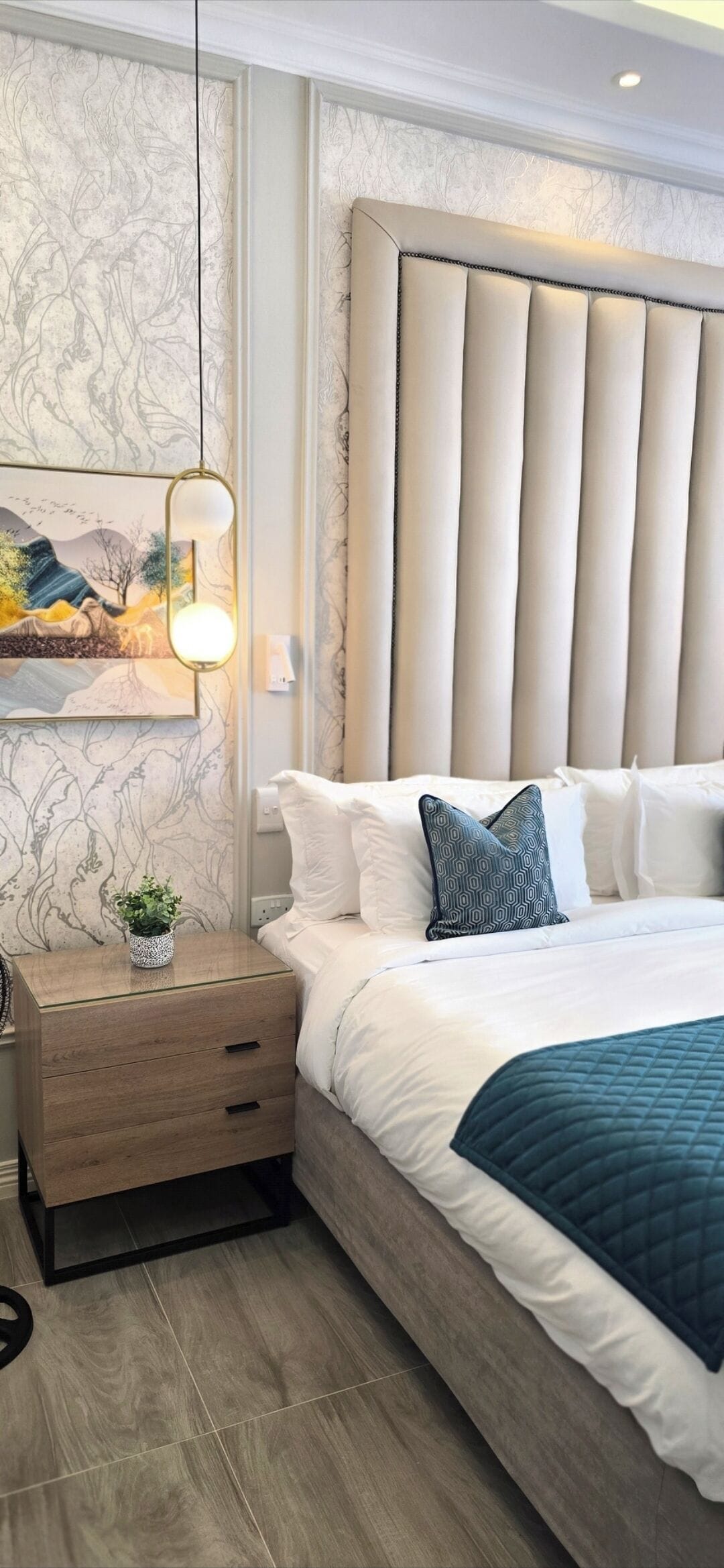 Zimmersafe, Verdunkelungsvorhänge, Bügeleisen/Bügelbrett