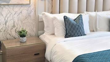 Zimmersafe, Verdunkelungsvorhänge, Bügeleisen/Bügelbrett