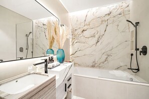 Bathroom - FIRST CLASS | 2BR | Beachfront & Ain Views (JBR)