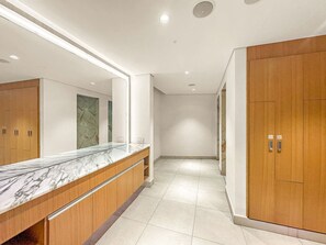 Interior - FIRST CLASS | 2BR | Beachfront & Ain Views (JBR)