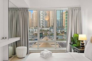 Room - FIRST CLASS | 1BR | Walk to Marina Mall & Metro (Marina)