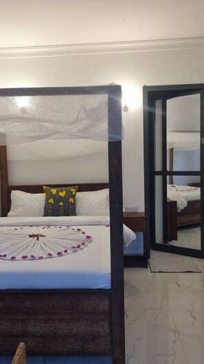 10 bedrooms, iron/ironing board, Internet, bed sheets