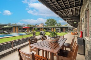 Outdoor dining - Gallaecia House in Tepoztlan 6 Bedrooms with breakfast included (Tepoztlan)