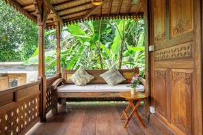 Property grounds - Saughina Ubud Tranquil Ubud Villa with Private Infinity Pool and Jungle Views (Ubud)