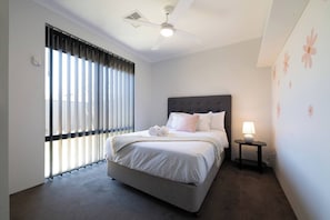 Iron/ironing board, internet, bed sheets - Serene Escape – Near The Vines & Swan Valley (Aveley)