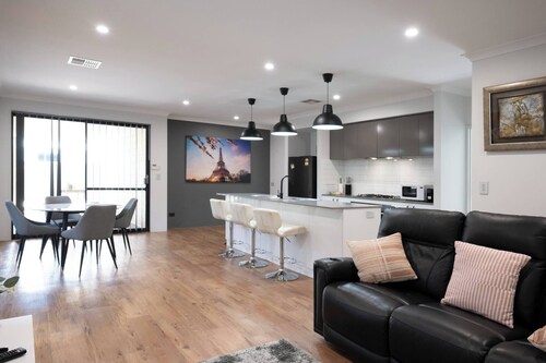 Serene Escape – Near The Vines & Swan Valley