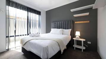 Fer et planche Ă repasser, accĂšs Internet, draps fournis