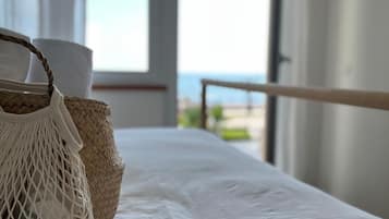Iron/ironing board, Internet, bed sheets