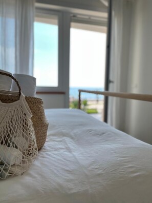Tabla de planchar con plancha, acceso a internet y ropa de cama 