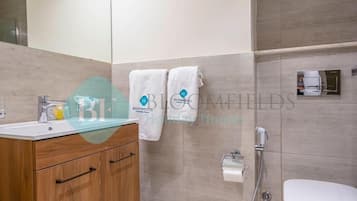 Apartment, Balcony | Bathroom