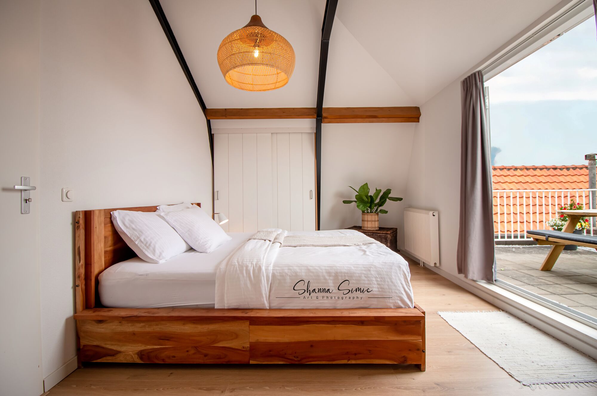 Tabla de planchar con plancha, wifi y ropa de cama 