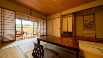 Annex, Non Smoking - Japanese-Style Room with Open-Air Bath, Mikazuki, Mangetsu | Dining