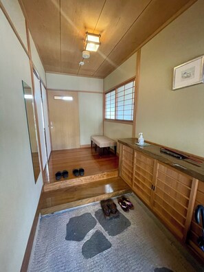 Kamar Triple bergaya Jepang | Interior
