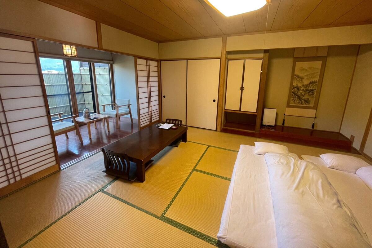 Camera tripla in stile giapponese | Wi-Fi gratuito