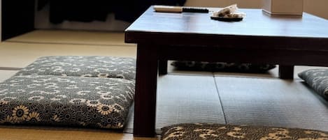 Habitación familiar, para no fumadores, baño compartido (Main Building) | Wifi gratis