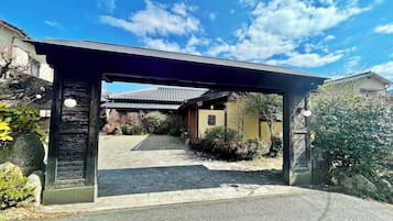 Annex, Non Smoking - Japanese-Style Room with Open-Air Bath, Mikazuki, Mangetsu | Exterior
