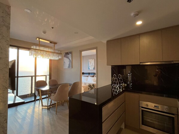 Kamar, 2 kamar tidur, akses difabel, Boleh Merokok | Ruang makan