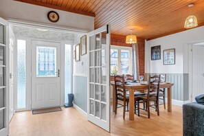 Dining - Gardeners Cottage (Kenilworth)