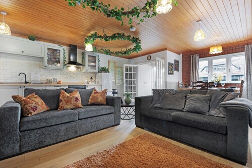 Pools Cottage 7 - Gardeners Cottage