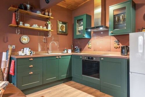 Pools Cottage 6- Collectors Trove with EV Charge