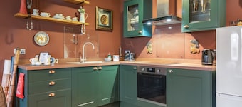 Pools Cottage 6- Collectors Trove with EV Charge