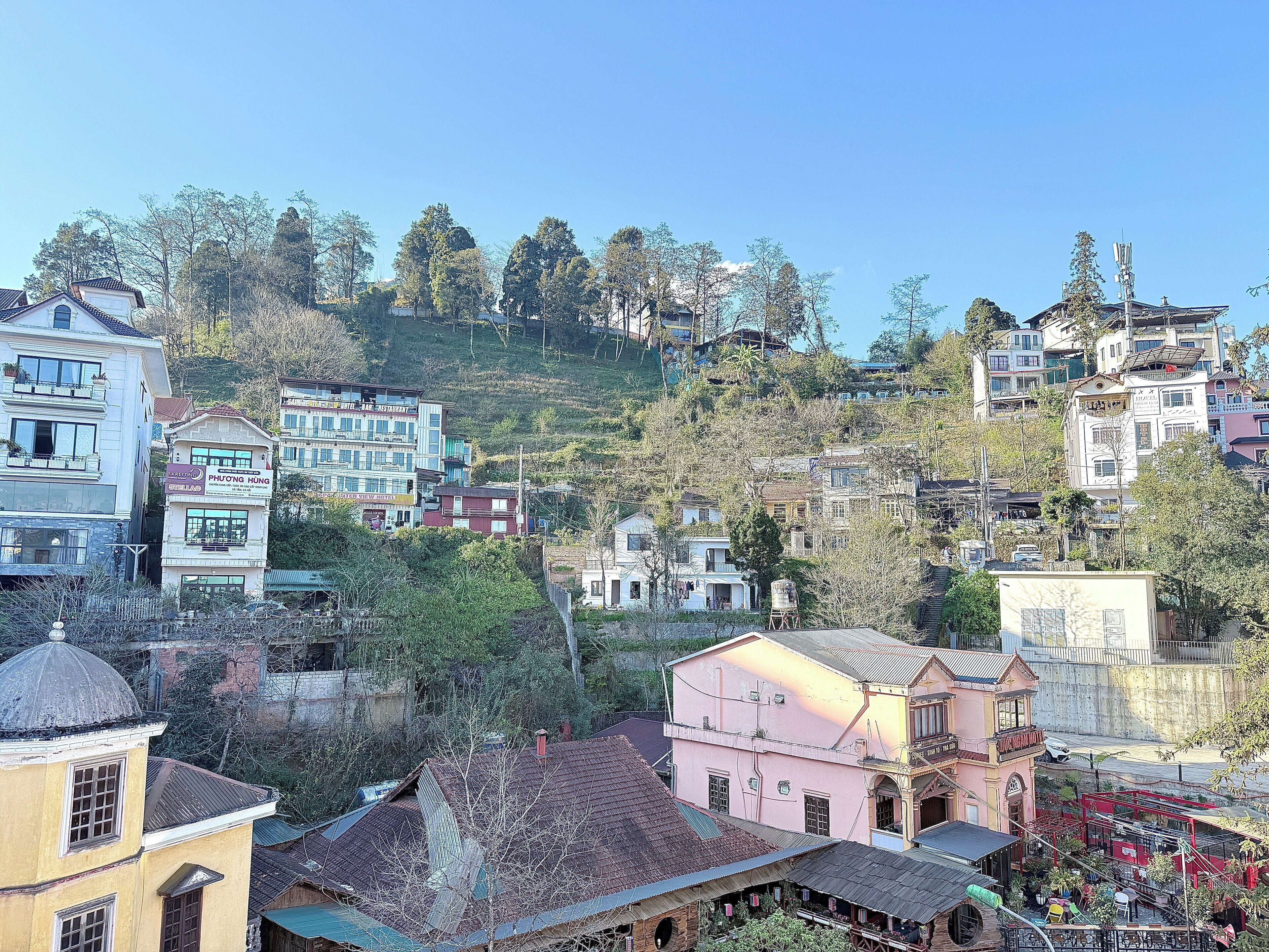 Deluxe tweepersoonskamer, balkon, uitzicht op stad | Terras