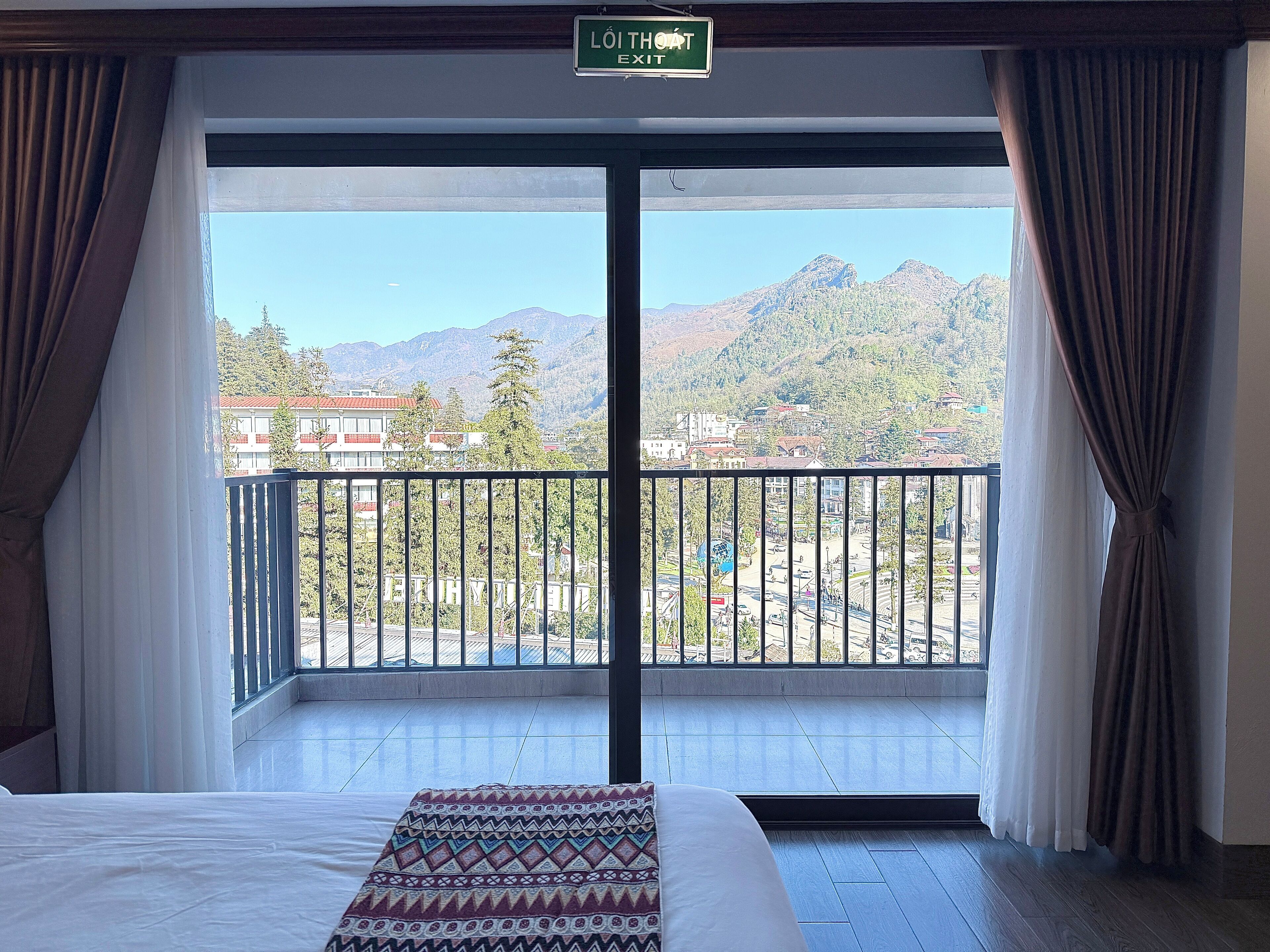 Dobbeltværelse - balkon - bjergudsigt | Skrivebord, mørklægningsgardiner, lydisolering