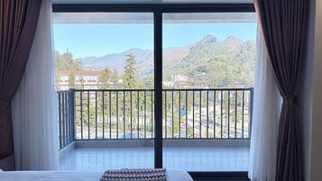 Dobbeltværelse - balkon - bjergudsigt | Skrivebord, mørklægningsgardiner, lydisolering