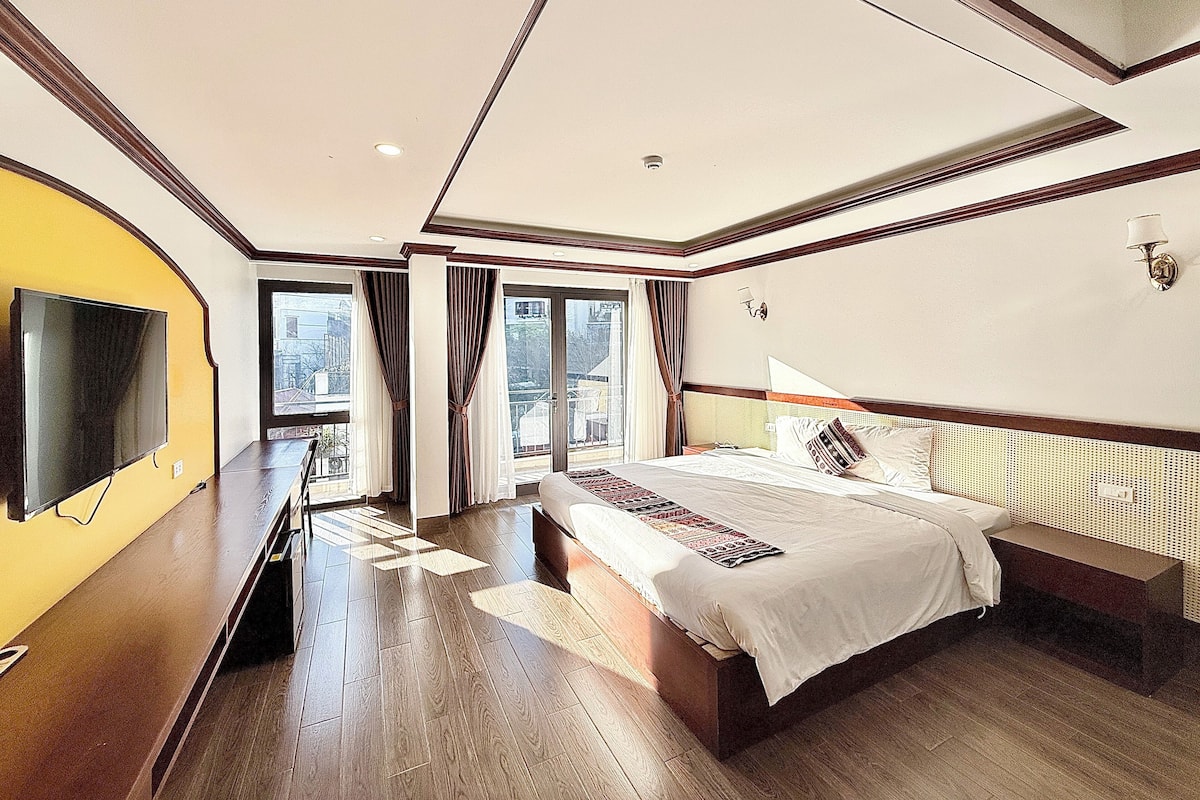 Schreibtisch, Verdunkelungsvorhänge, schallisolierte Zimmer