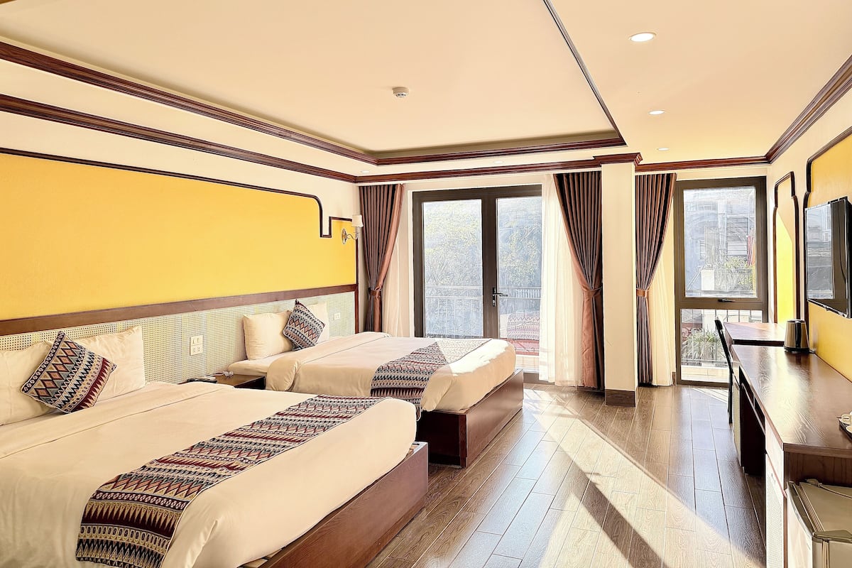 Familienzimmer, Balkon, Stadtblick | Schreibtisch, Verdunkelungsvorhänge, schallisolierte Zimmer