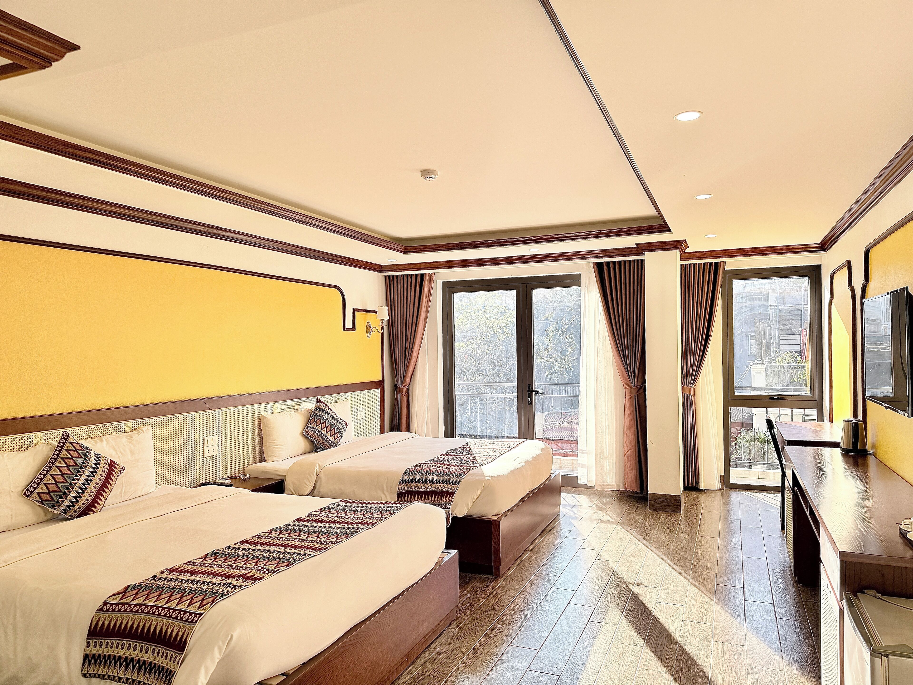 Phòng đôi Deluxe, ban công, quang cảnh thành phố | Bàn, màn/rèm cản sáng, phòng cách âm 