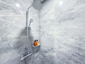 Apartamento, 1 habitación, balcón, vistas al jardín | Baño