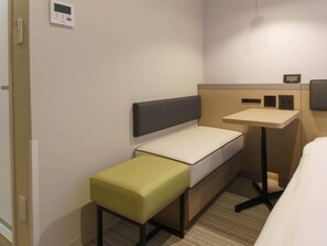 スタンダード ルーム ダブルベッド 1 台 禁煙 | 高級寝具、セーフティボックス (室内)、ノートパソコン用作業スペース、遮光カーテン
