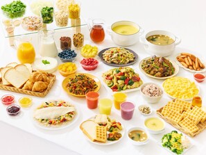 Free daily buffet breakfast  - Comfort Hotel Chitose (Chitose)