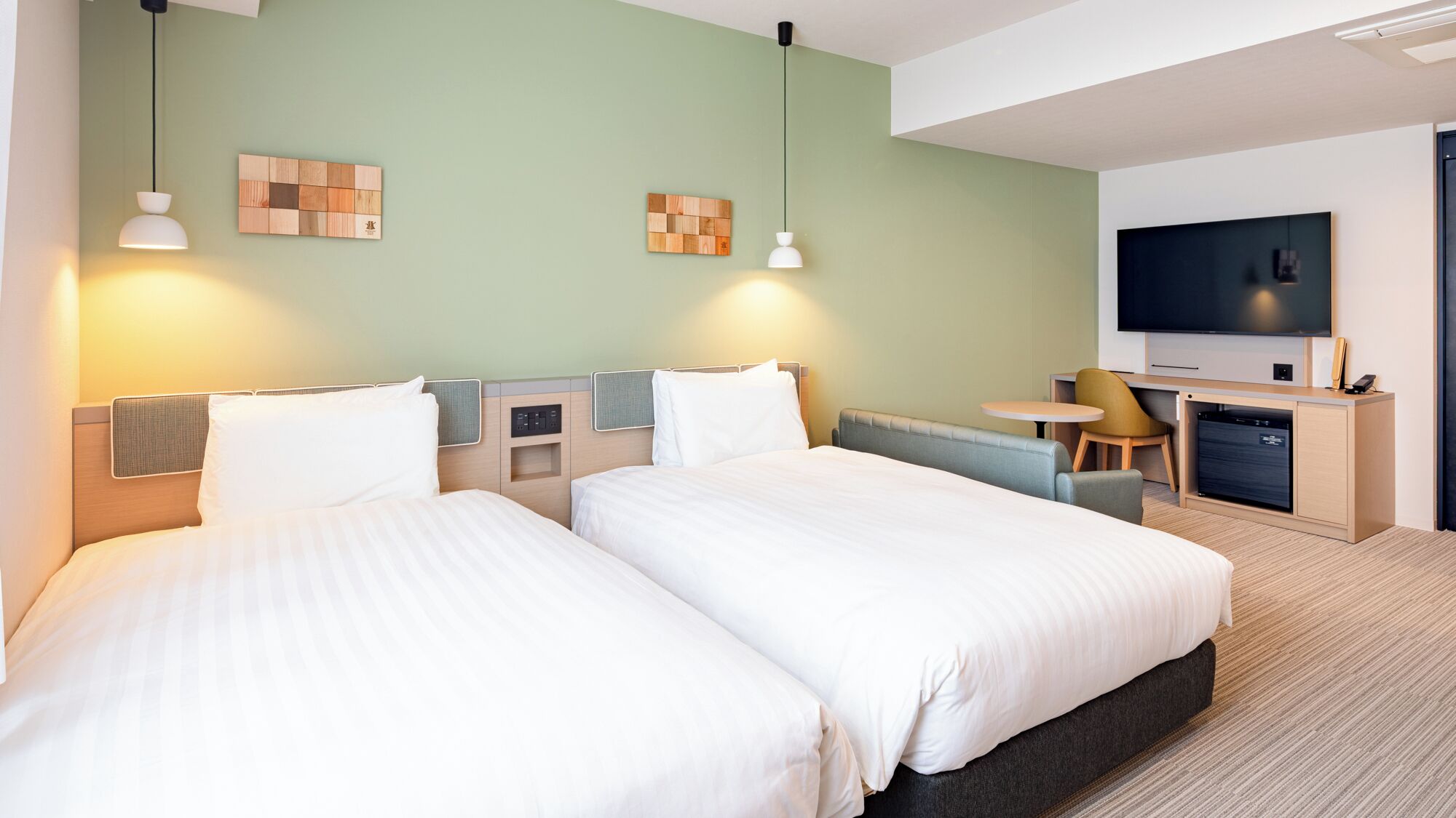 Premium bedding, in-room safe, laptop workspace, blackout drapes