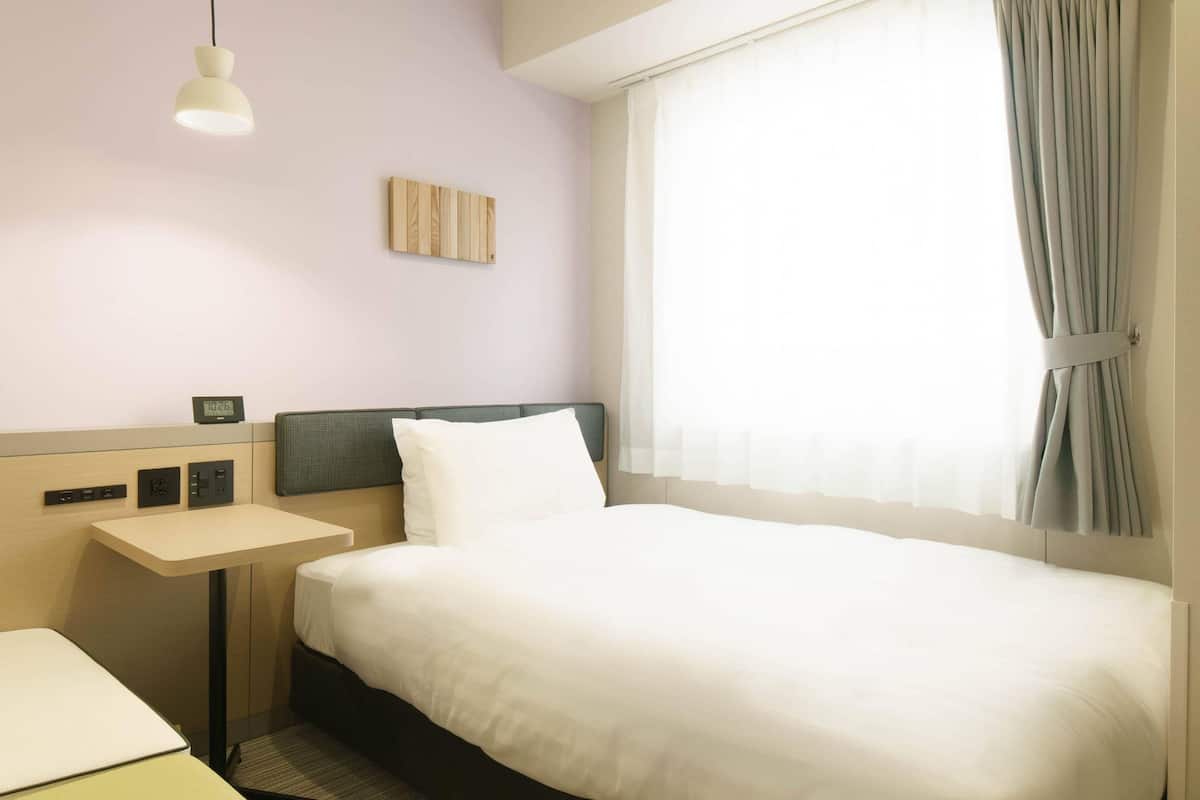 Habitación estándar, 1 cama matrimonial, para no fumadores | Ropa de cama de alta calidad y caja de seguridad en la habitación