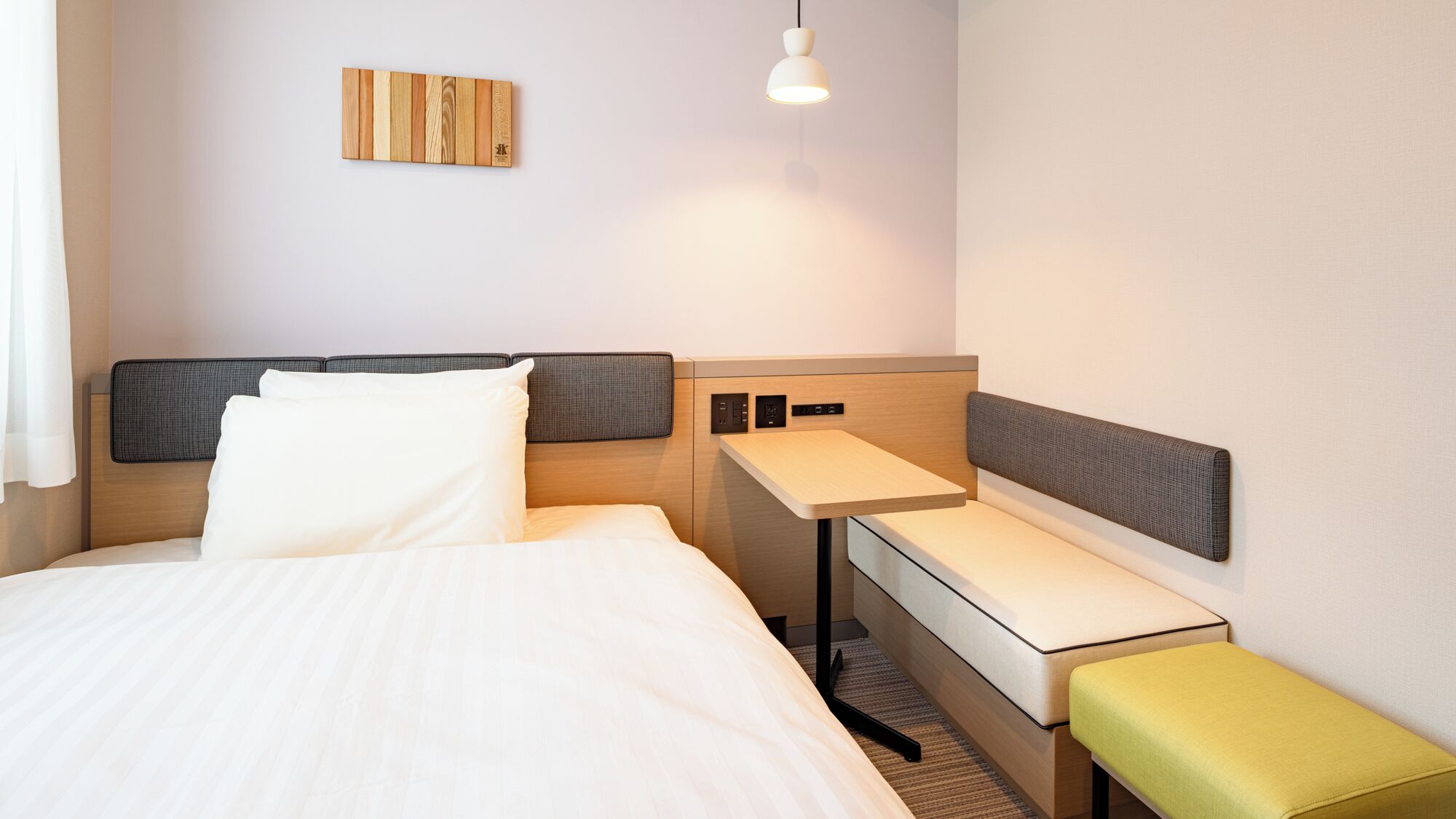 Premium bedding, in-room safe, laptop workspace, blackout drapes
