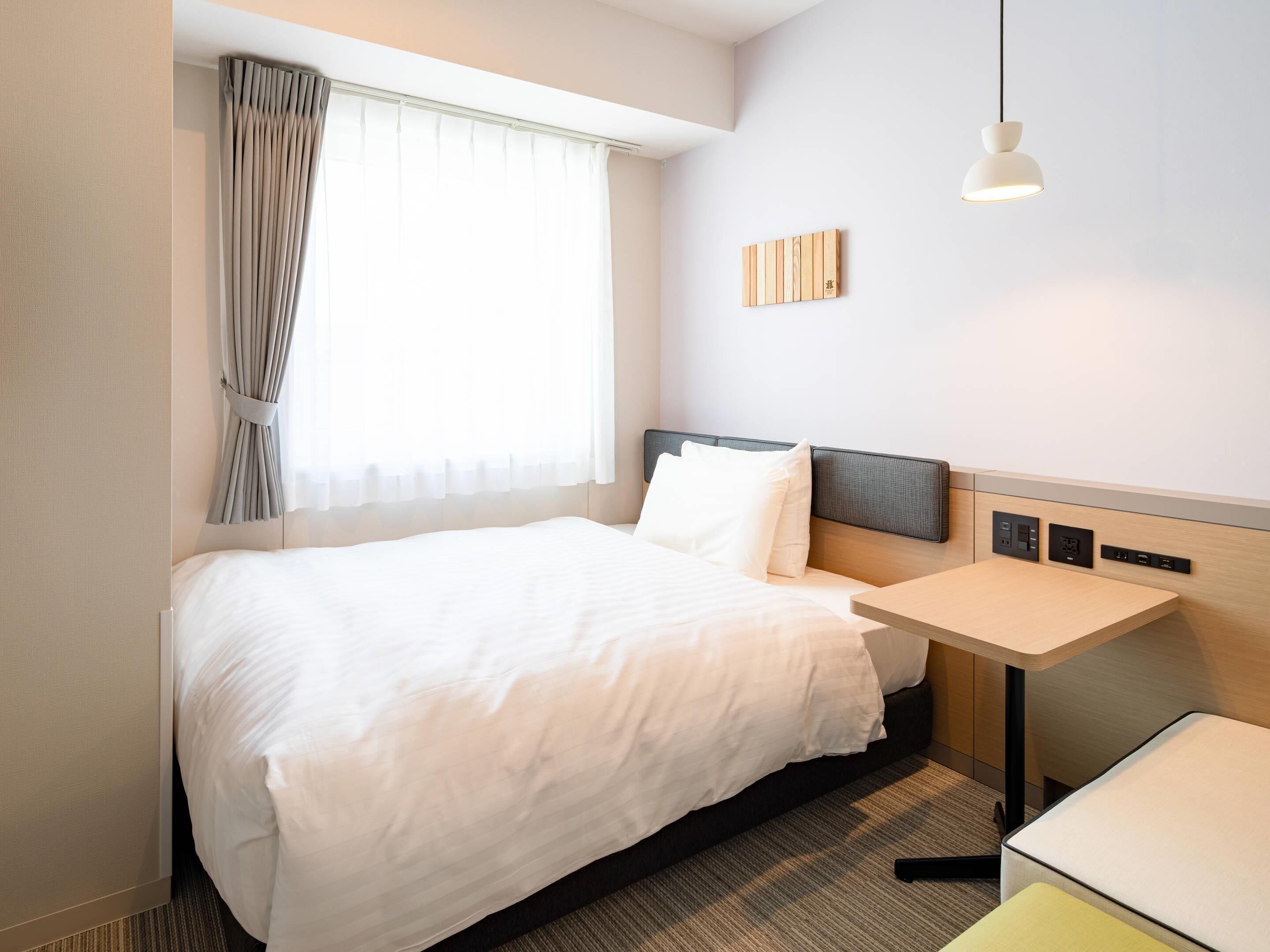 Standard Room, 1 Double Bed, Non Smoking | Premium bedding, in-room safe, laptop workspace, blackout curtains