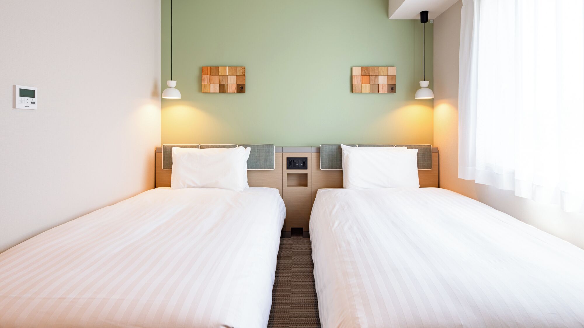 Premium bedding, in-room safe, laptop workspace, blackout drapes