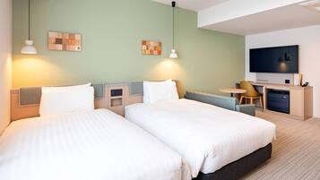 Premium bedding, in-room safe, laptop workspace, blackout drapes