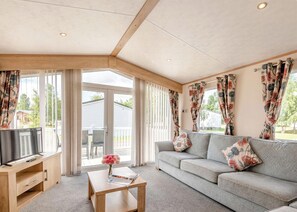 TV - Gold Premium Caravan, parking, ensuite & decking (Skegness)