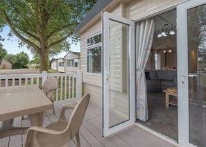 Outdoor dining - Gold Premium Caravan with parking 6 (Skegness)