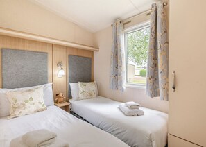 Room - Gold Premium Caravan with parking 6 (Skegness)