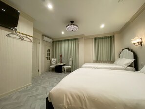 Phòng 2 giường đơn Deluxe, nhiều giường, không hút thuốc, phòng tắm riêng | Bàn, truy cập Internet không dây miễn phí, bộ trải giường 
