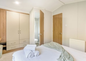 3 bedrooms - Gold Premium Caravan, parking, ensuite & decking 8 (Skegness)