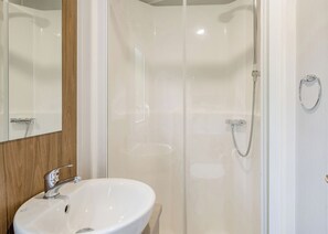 Bathroom - Gold Premium Caravan with parking (Skegness)