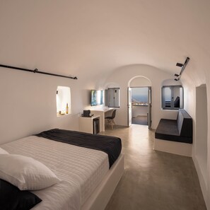 Luxury Suite | In-room safe, desk, laptop workspace, free WiFi - Domus Pyrgos (Santorini)