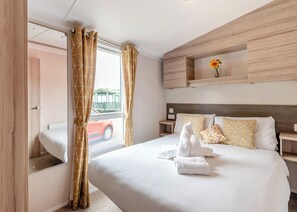 3 bedrooms - Silver Caravan with parking, ensuite & decking (Skegness)